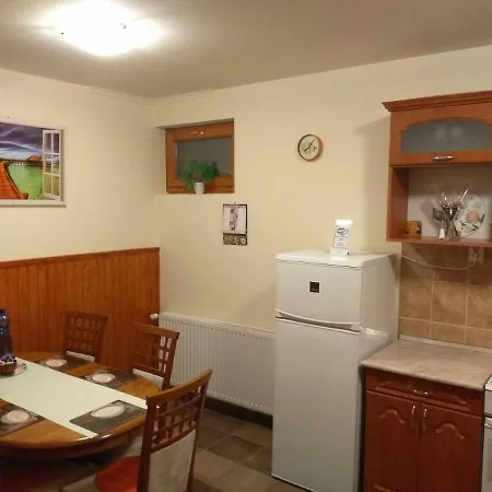 아파트 Mona Apartman 에게르