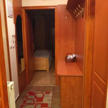Mona Apartman * 에게르